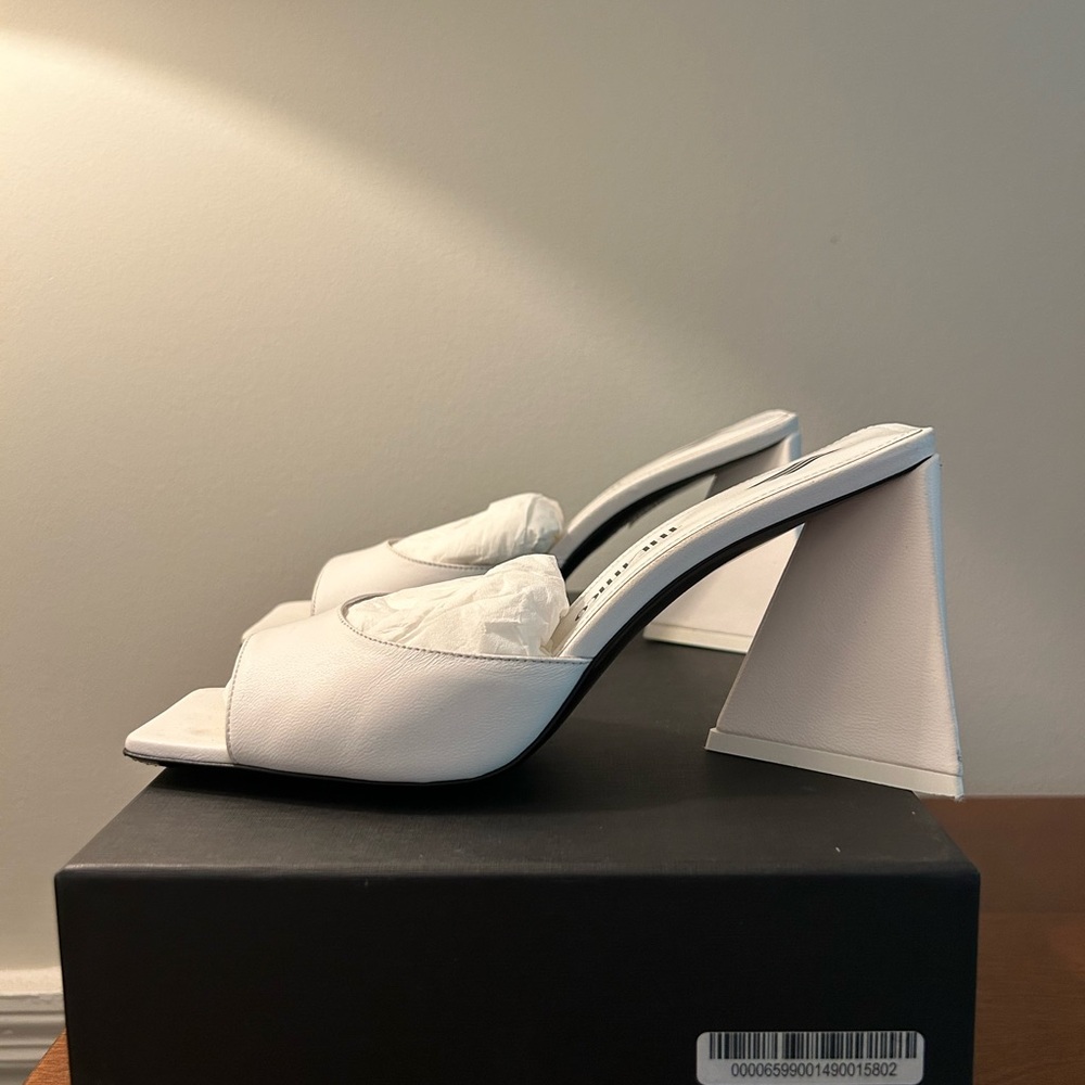 The Attico - White Triangle Heel